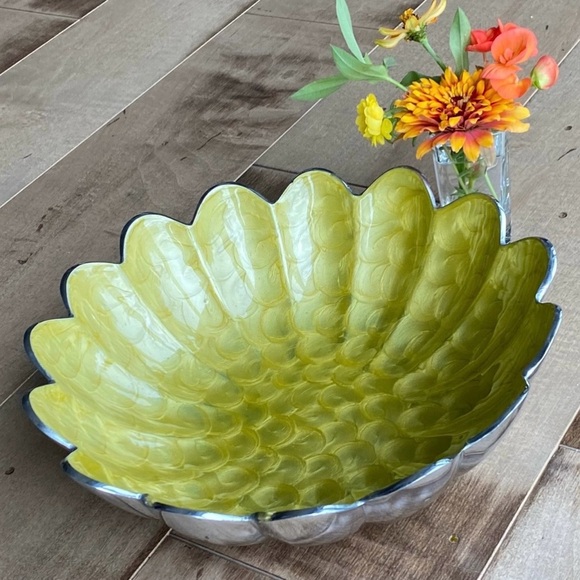 Cast Aluminum Flower Shaped Bowl - Picture 2 of 5